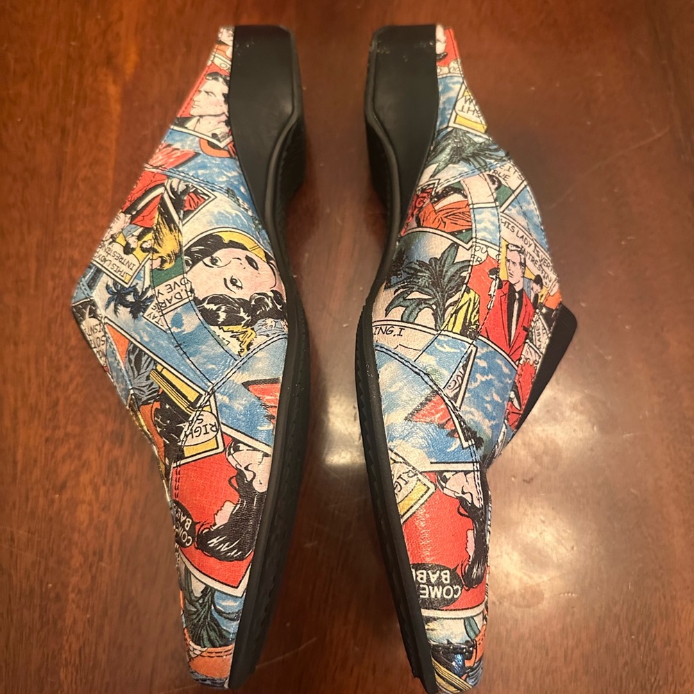 Size 10M J. Renee’s leather comic print mules with center goring black soles - Picture 2 of 4